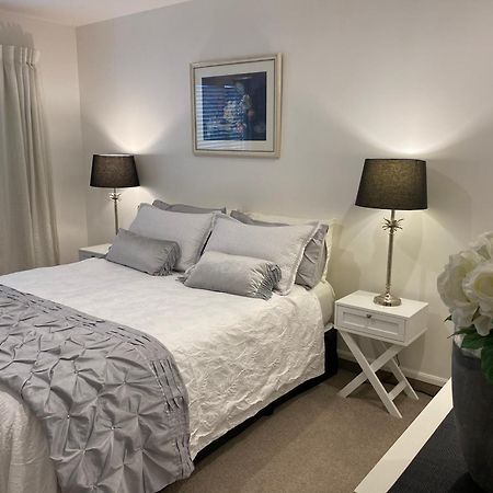 Maison Blue - Chic Garden Apartment Napier Exterior photo