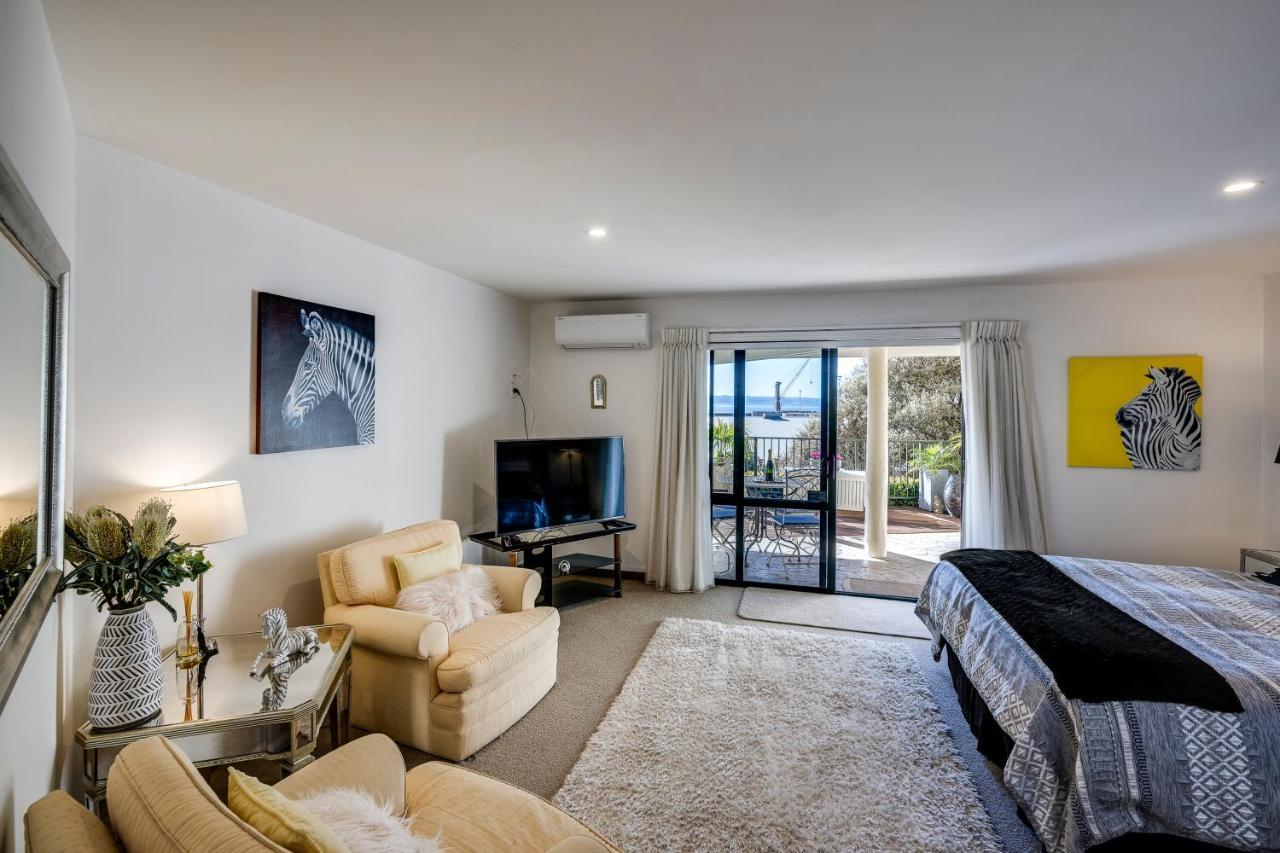 Maison Blue - Chic Garden Apartment Napier Exterior photo