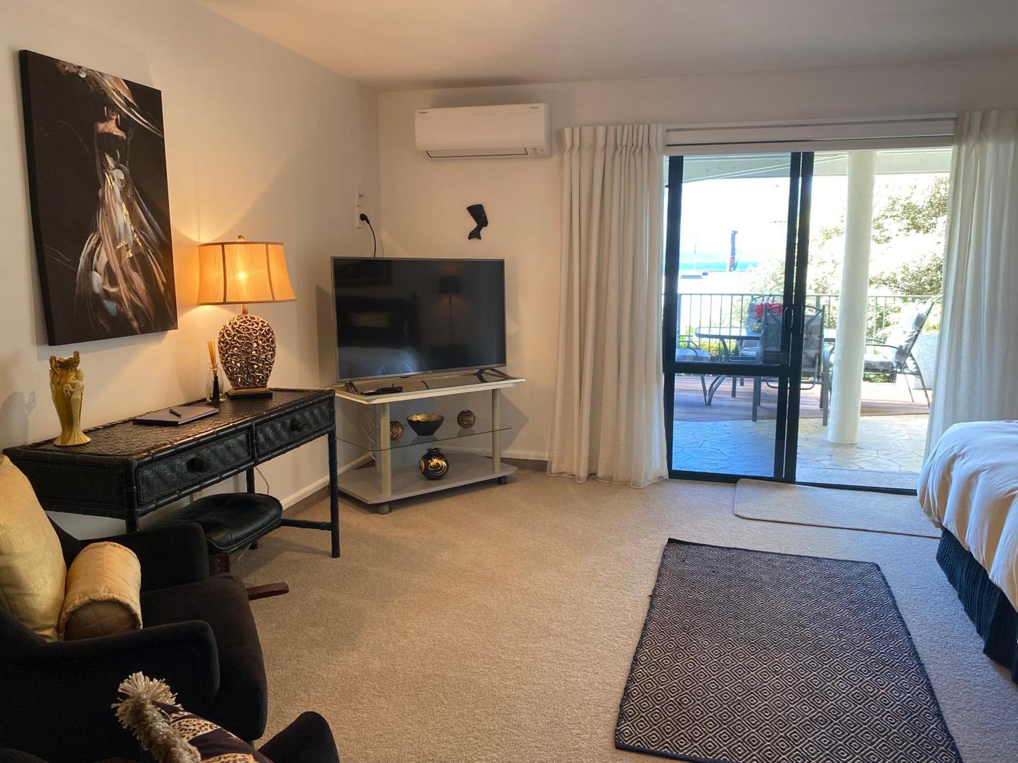 Maison Blue - Chic Garden Apartment Napier Exterior photo