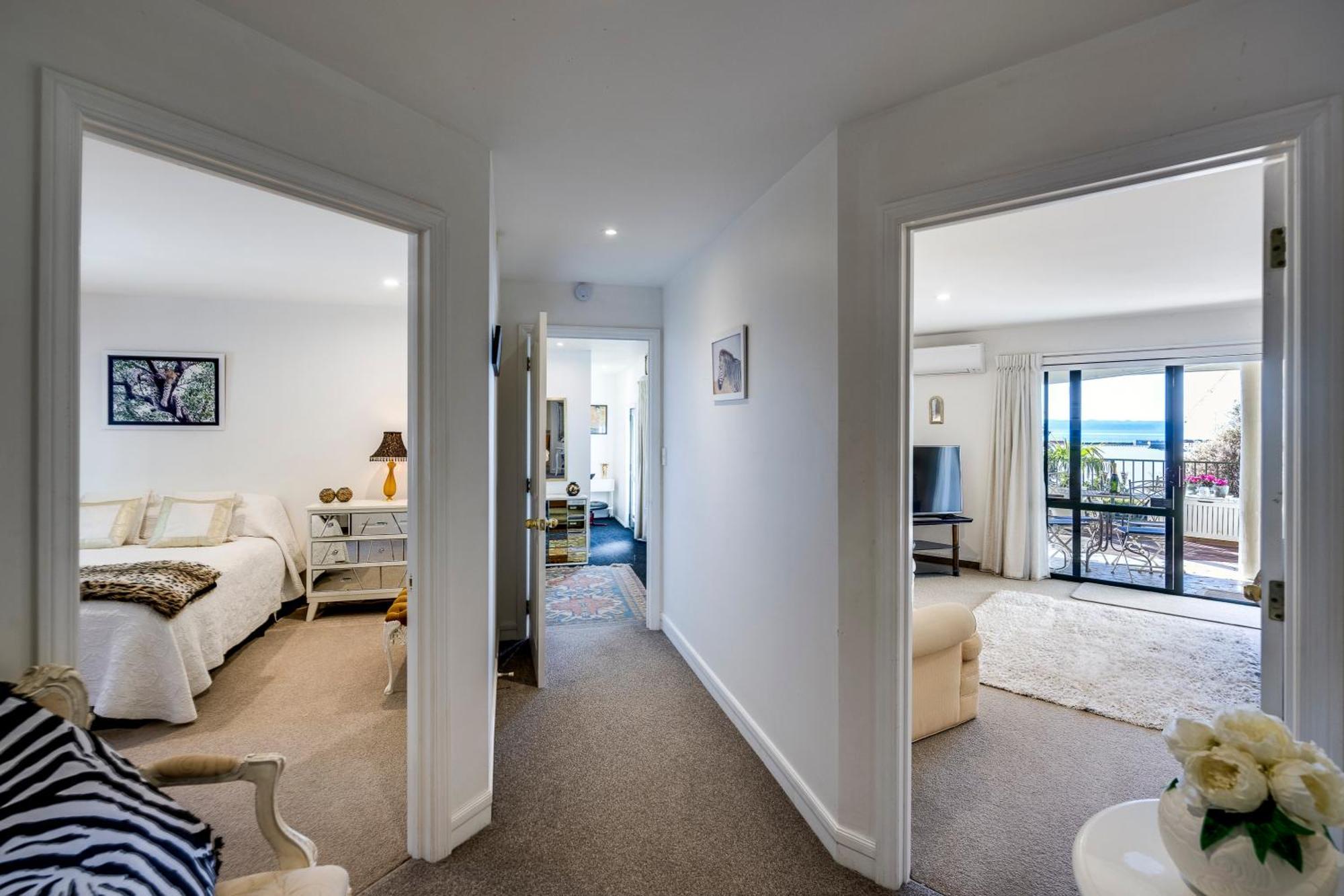 Maison Blue - Chic Garden Apartment Napier Exterior photo
