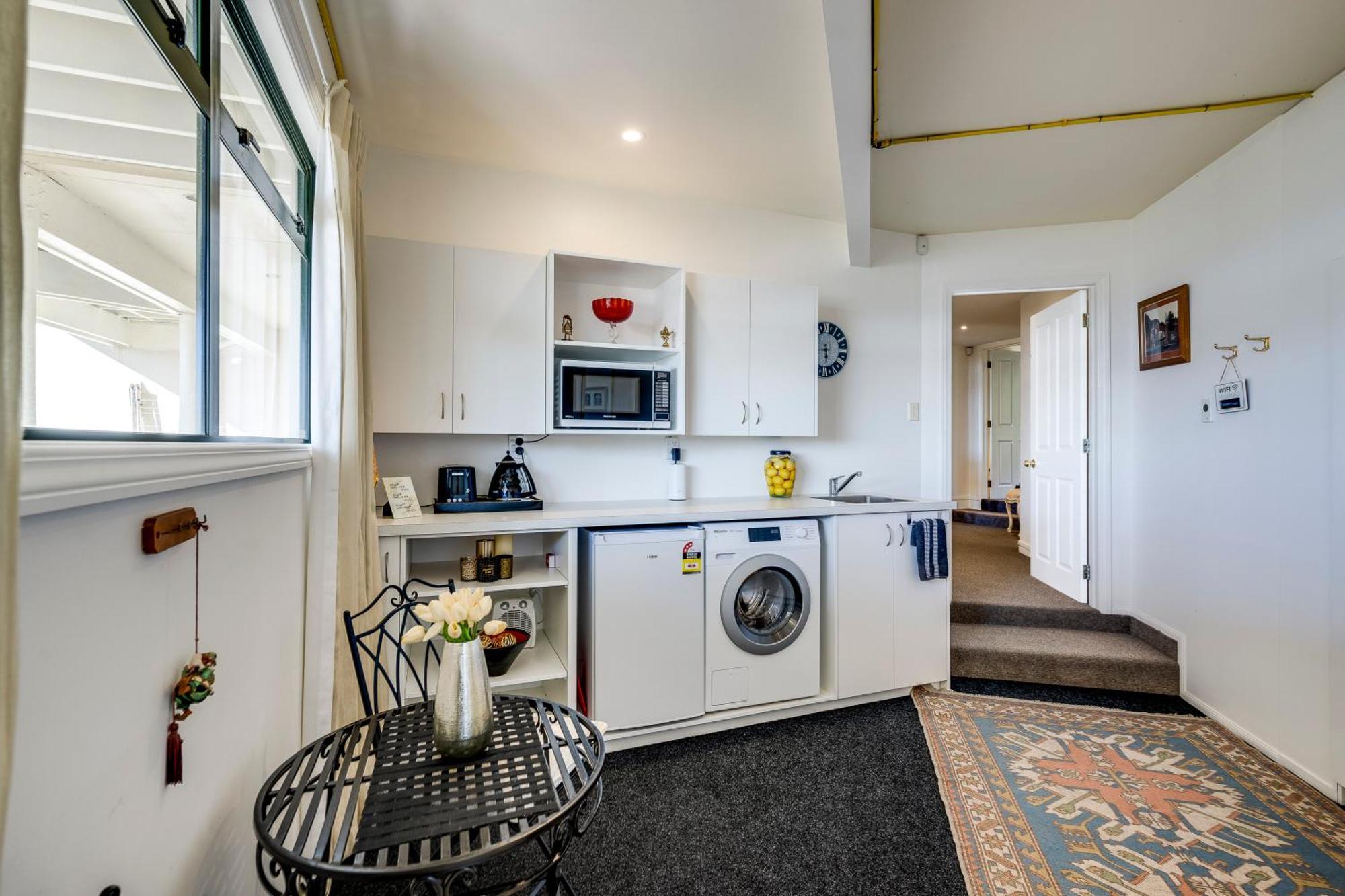 Maison Blue - Chic Garden Apartment Napier Exterior photo