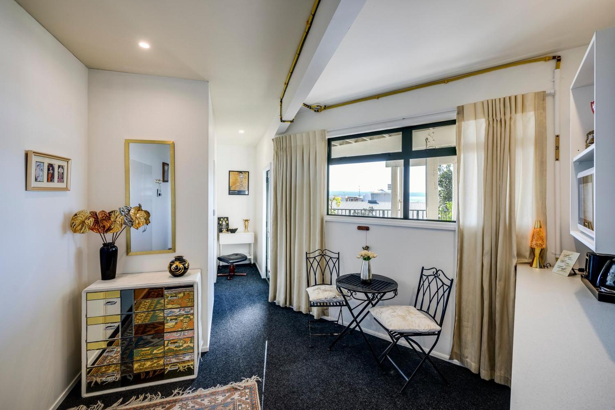 Maison Blue - Chic Garden Apartment Napier Exterior photo